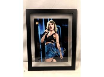 Taylor Swift Autographed Photo, COA Hollywood Star Stuff