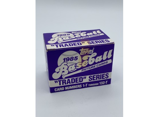 Vintage Collectible Card Topps 1995 Baseball Traded Series