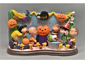 Danbury Mint Peanuts Snoopy And The Gang  'Trick Or Treat Charlie Brown'