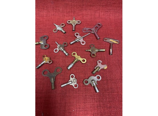 Nice Selection Of Vintage Clock Keys