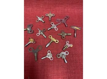 Nice Selection Of Vintage Clock Keys