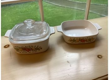 400, Two L'Eschalote Vintage Pyrex With One Lid