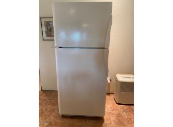 White Full Size Refrigerator / Freezer