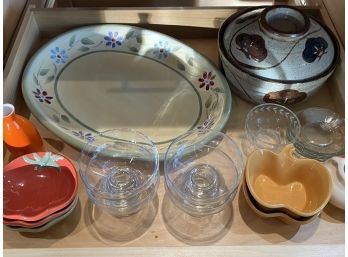 Bundle Of Miscellaneous Glass And Pottery Kitchen / Dining / Serve Ware