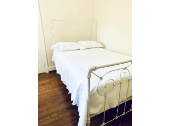 Antique White Metal Full Size Bed And Linens(LOC:F2)