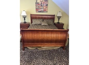 Well Made Queeen Size Wooden Sleigh Bed