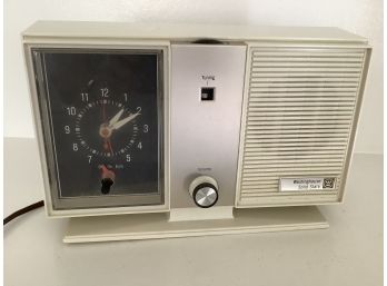 Vintage Westinghouse Solid State Clock Radio