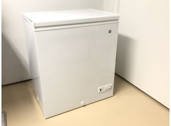 GE Compact 5.0 Cu. Ft. Manual Defrost Chest Freezer
