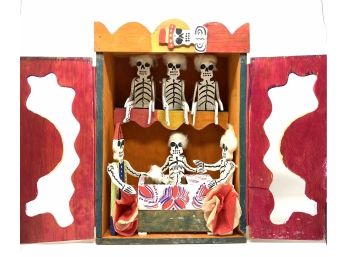 Dia De Los Muertos (Day Of The Dead) Scene Box With Moving Skeletons
