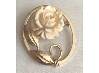 Lovely White Rose And Gold Tone Pin