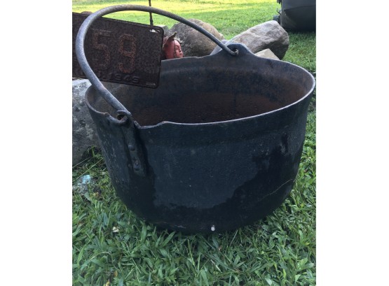 Barn Find ~ Large Iron Cooking Cauldron