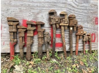 Barn Find ~ 11 Old Rusted Antique Wrenches