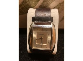 Vintage Men's  Quartz  Fossil Watch Leather Strap  (Needs Battery)