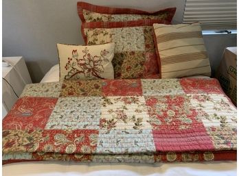 B. Smith Full Size Quilt, Pillow Shams, And Decorative Throw Pillows