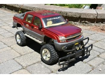 New Bright Radio Controlled 2002 Chevy Avalanche 1:6
