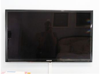 A Samsung 44' Flat Screen TV And Wall Mount