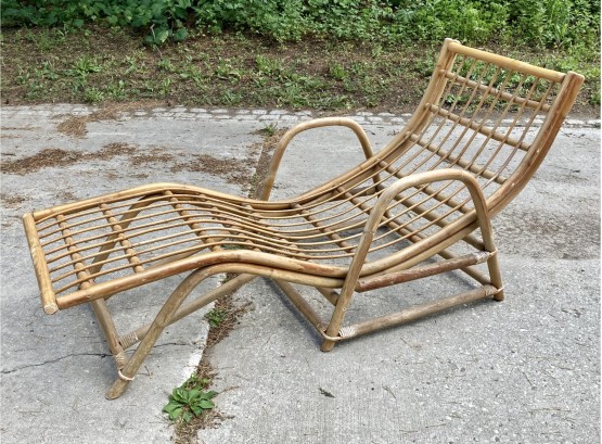 Super Cool Outdoor Lounge Chair  Needs Cushion
