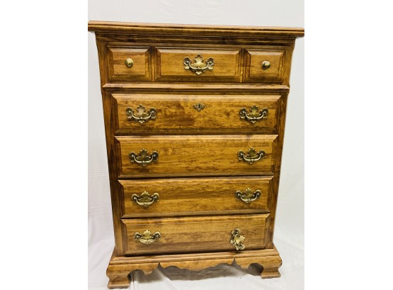 Nice Pine 5 Drawer Dresser Very Clean  2 Very Minor Issues See Description