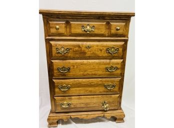 Nice Pine 5 Drawer Dresser Very Clean  2 Very Minor Issues See Description