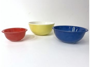 Pyrex Mixing Bowl Trio In Red, Yellow And Blue