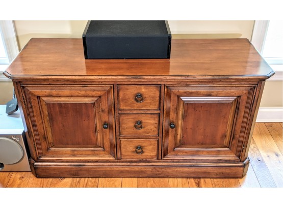 Well Made And Fashionable SLIGH TV Stand And Media Console - 58x22x30'
