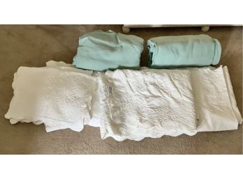 2 Twin Bedspreads & 2 Vintage Virgin Wool Blankets