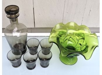 A Vintage Set Of 5 Shot Glasses And Decanter - Smokey Grey Plus Plus Emerald Green Vintage Compote Glassware