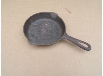 Griswold Frying Pan Cast Iron #709