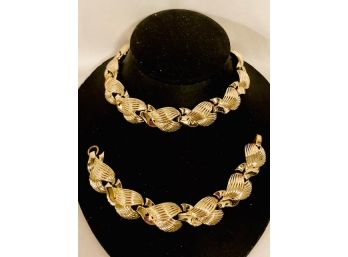Vintage Goldtone Necklace And Bracelet Set