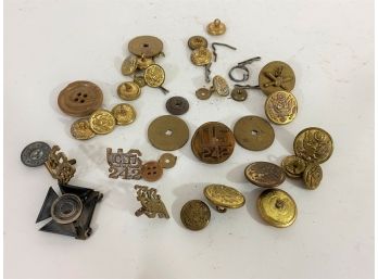 Small Group Of Vintage Buttons And Trinkets