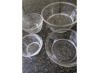 4 Pyrex Dishes