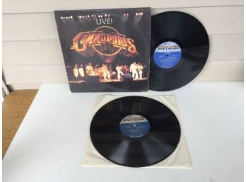 Commodores. LIVE! On 197 Motown Records. Double LP Record. Vinyl Is Very Good Plus Plus.