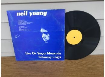 Neil Young. Live On Sugar Mountain. February 1, 1971. Bootleg Released In 1971. Vinyl Is Very Good - VG Plus.