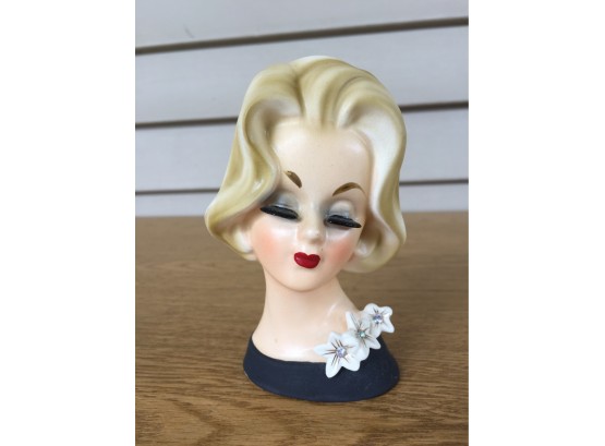 Vintage 4 3/4' Napcoware C6430 Women Head Vase With Blond Hair And Flowers With Diamonds At Her Collar.