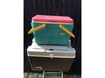 One (1) Small Igloo Vintage Cooler
