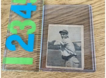 Sid Gordon. New York Giants 1948 Bowman Baseball Card In Rigid Plastic Sleeve.