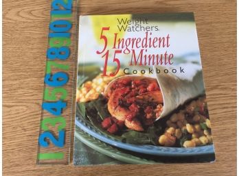 Weight Watcchers 5 Ingredient 15 Minute Cookbook. 192 Page Illustrated Hard Cover Book In Excellent Condition.