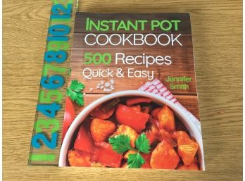 Instant Pot Cookbook. 500 Recipes Quick & Easy. Jennifer Smith 267 Page Soft Cover Book In Excellent Condition