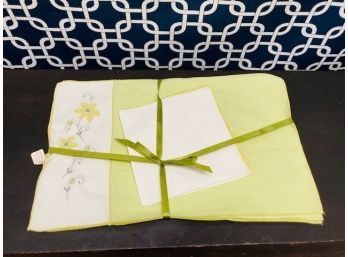 Vintage Embroidered Floral Placemat And Napkin Set (8ct)