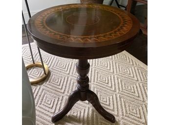 Beautiful Solid Hardwood Round Pedestal Accent Table With Inlay Design
