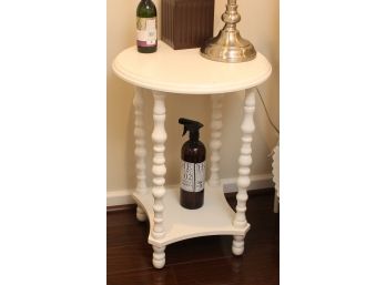 Round White Accent Table With Turned Legs