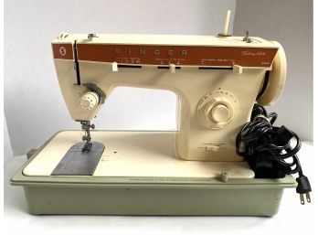 Singer Fashion Mate 362 Sewing Machine With Presser Foot & Carrying Case
