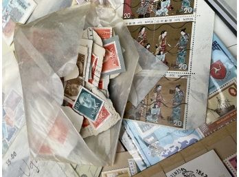 Big Foreign Mixture Of Stamps Great Britan And  Other Assorted Countries Wolverine Box
