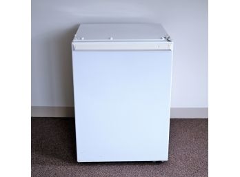 GE Mini Household Refrigerator Lot 1