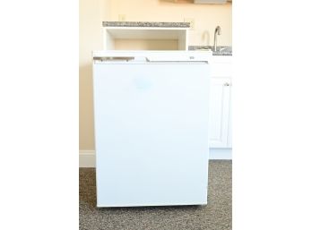 GE Mini Household Refrigerator (Handle In Disrepair) Lot 11