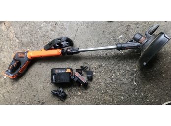 Black And Decker Trimmer With Batteries And Charger