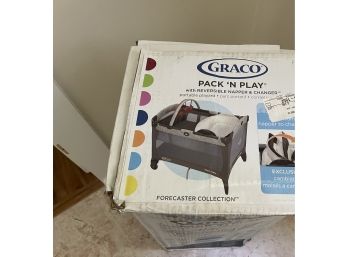 Graco Pack N Play W Reversible Napper & Changer