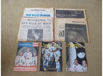 1969 Man Walks On The Moon Newspapers & Magazines