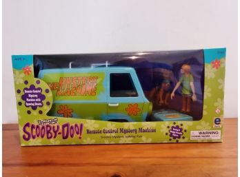 Hanna Barbera 2000  Scooby Doo Remote Control Mystery Machine - New In Box
