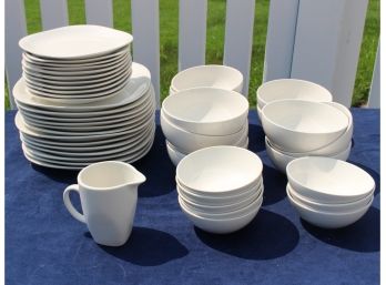 Thompson Pottery Microwave And Dishwasher Safe Plateware